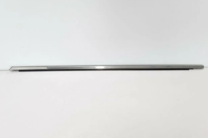 Kapı Cam Kenar Çıtası Ön Sağ Megane IV  (Nikelajlı)